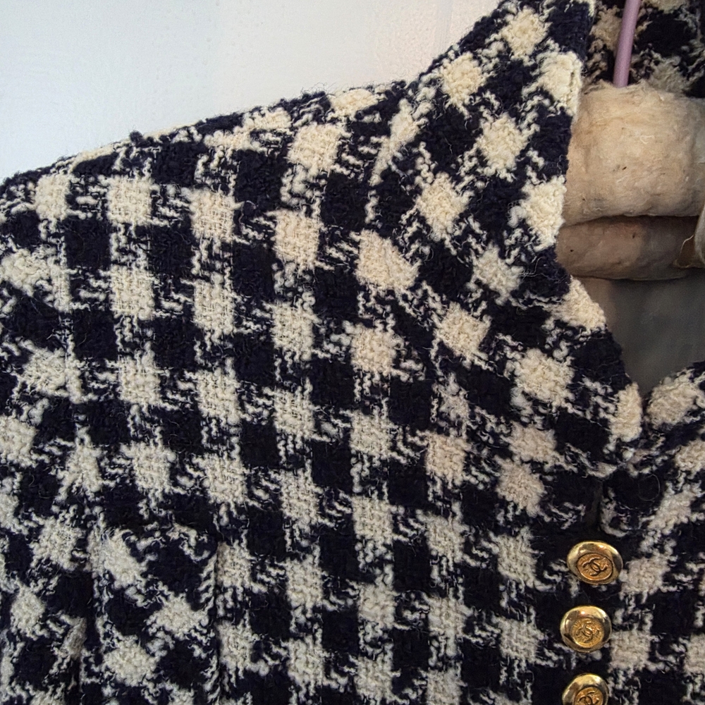 Authentic CHANEL Navy and Cream Houndstooth Jacket Fall 1991 34 0 2 XS - Picture 2 of 16